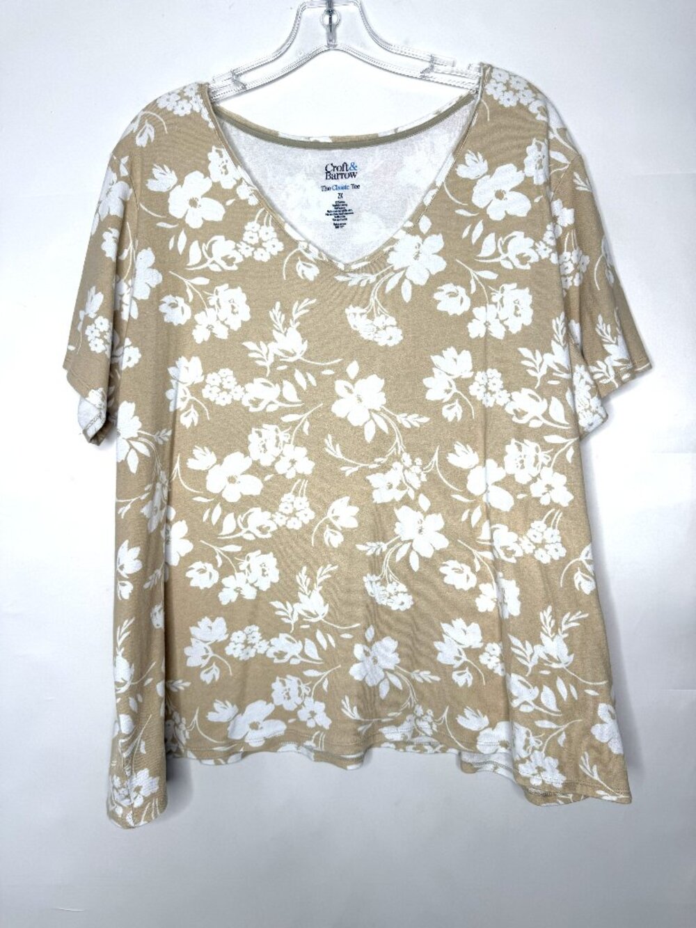 Croft & Barrow Women’s Top Sz 2X The Classic Tee Beige & White Flowers Floral
